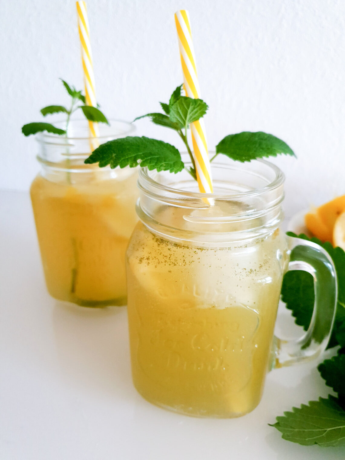Homemade Zitronenmelissen Limonade Food & Cake